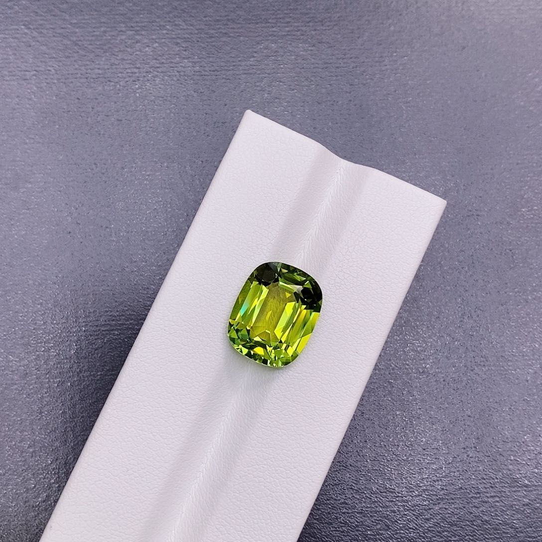 未镶嵌裸石碧玺7.3克拉