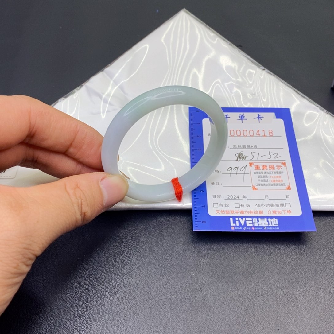 翡翠手镯未镶嵌翡翠