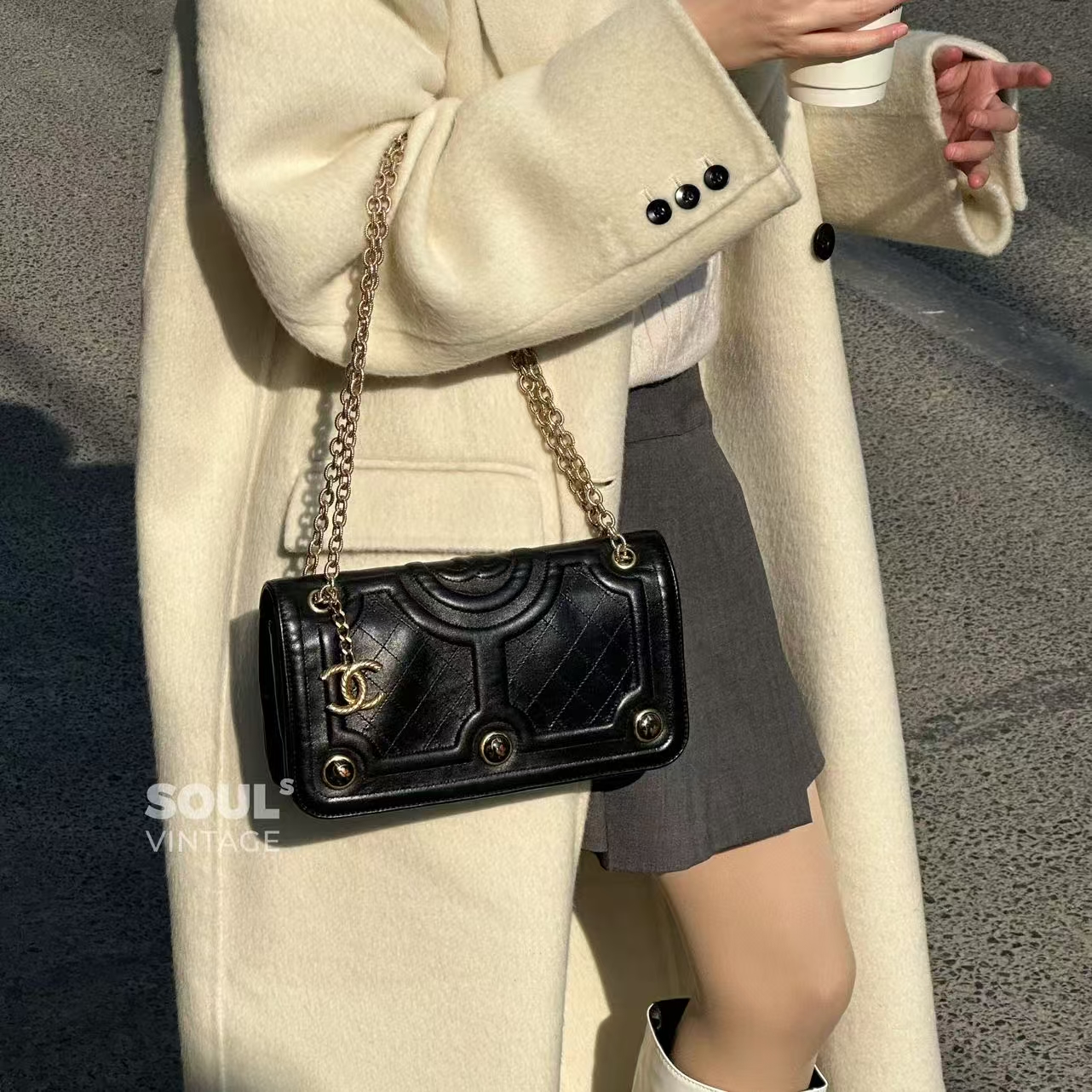 95新 Chanel/香奈儿 黑金羊皮吊坠珐琅宫廷口盖包/694178167