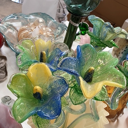 琉璃花瓶高45厘米宽9厘米