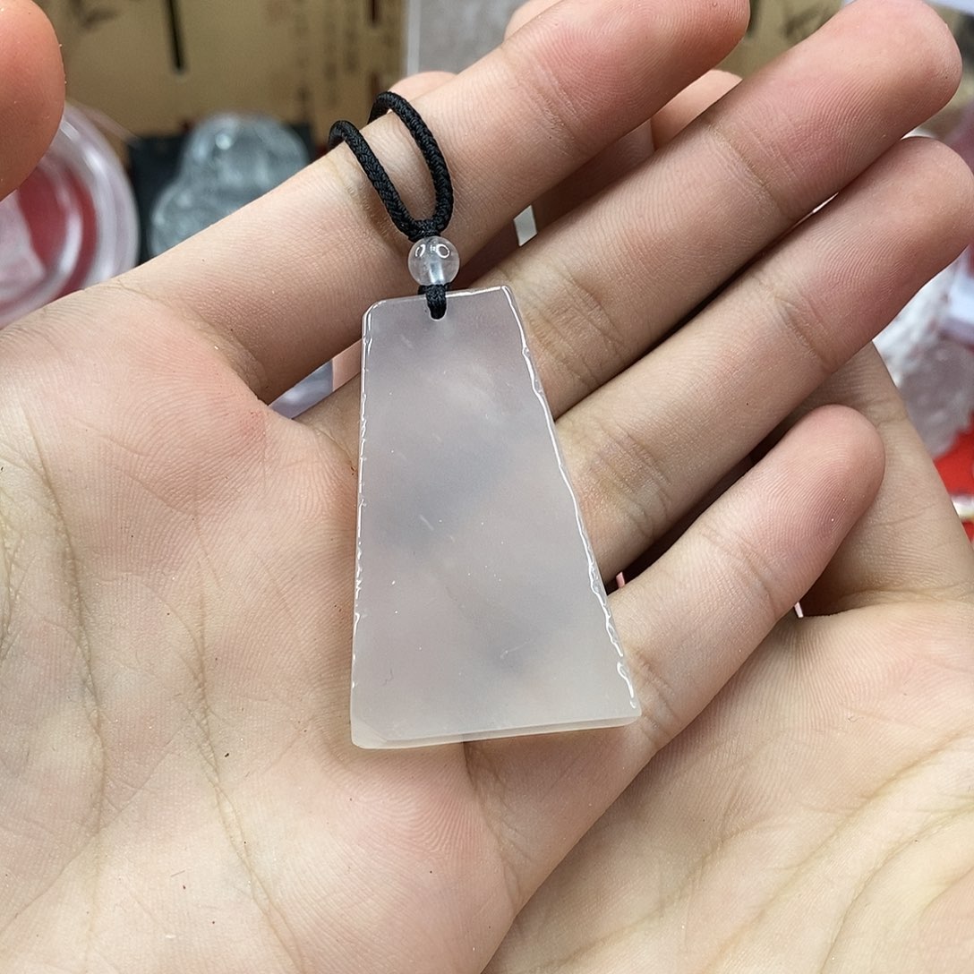 颈饰未镶嵌石英质玉