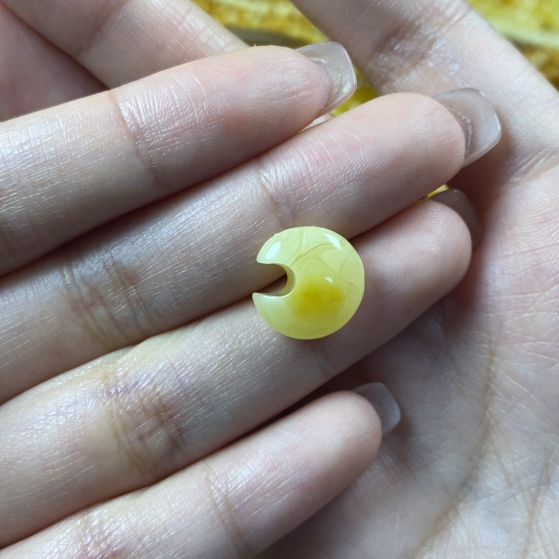 未镶嵌琥珀裸石月亮