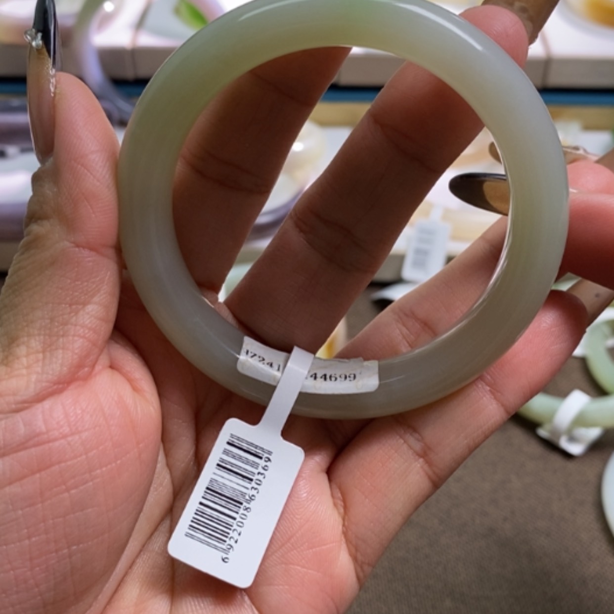 【闪购商品】和田玉手镯未镶嵌汪*香