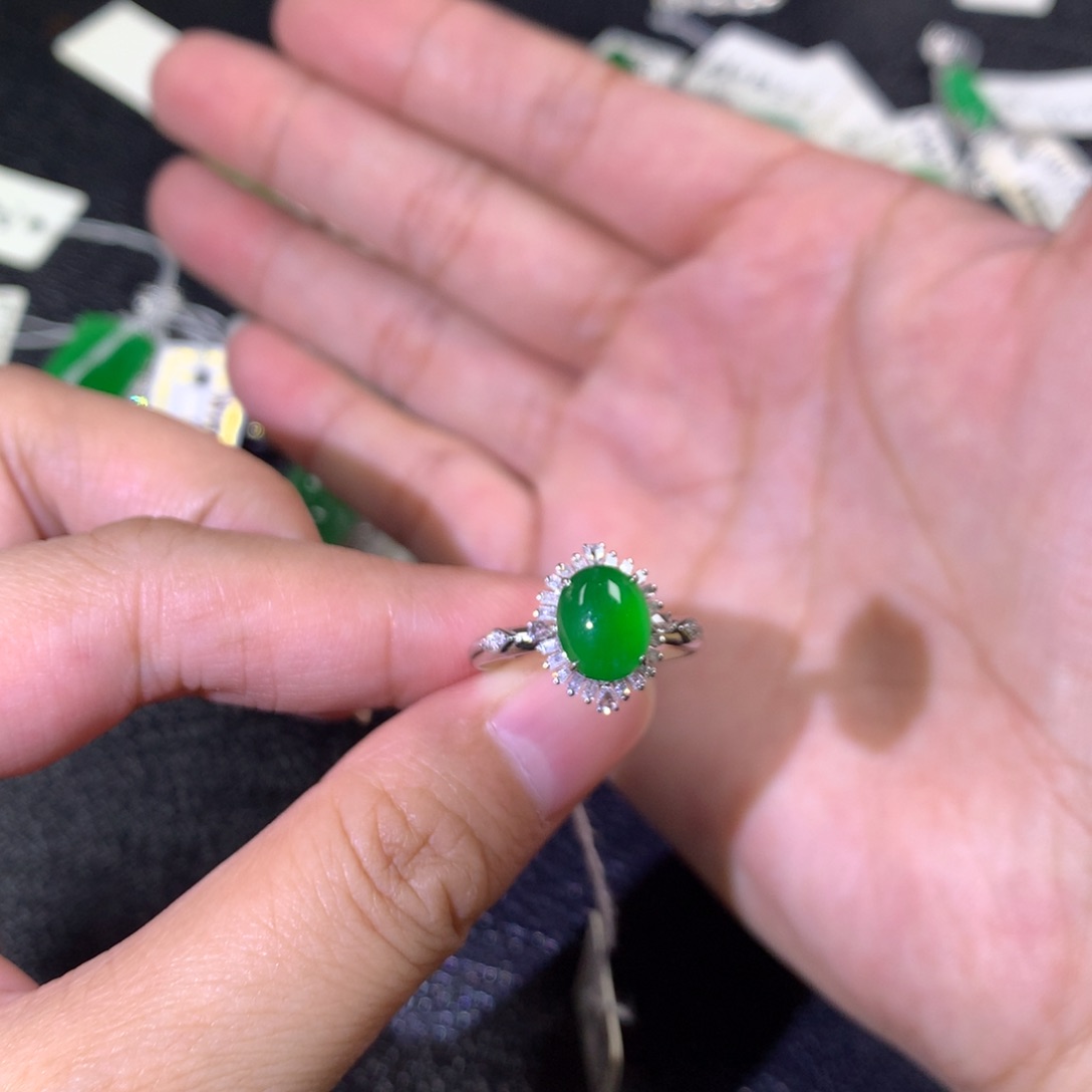 翡翠戒指18K金镶嵌翡翠