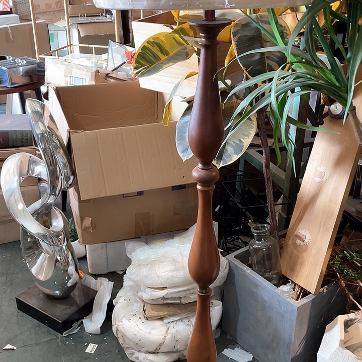 陶瓷花瓶，仿真绿植。