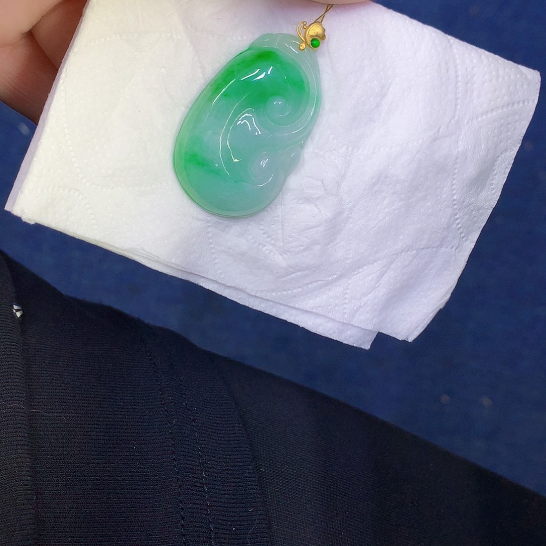 翡翠18K金镶嵌颈饰