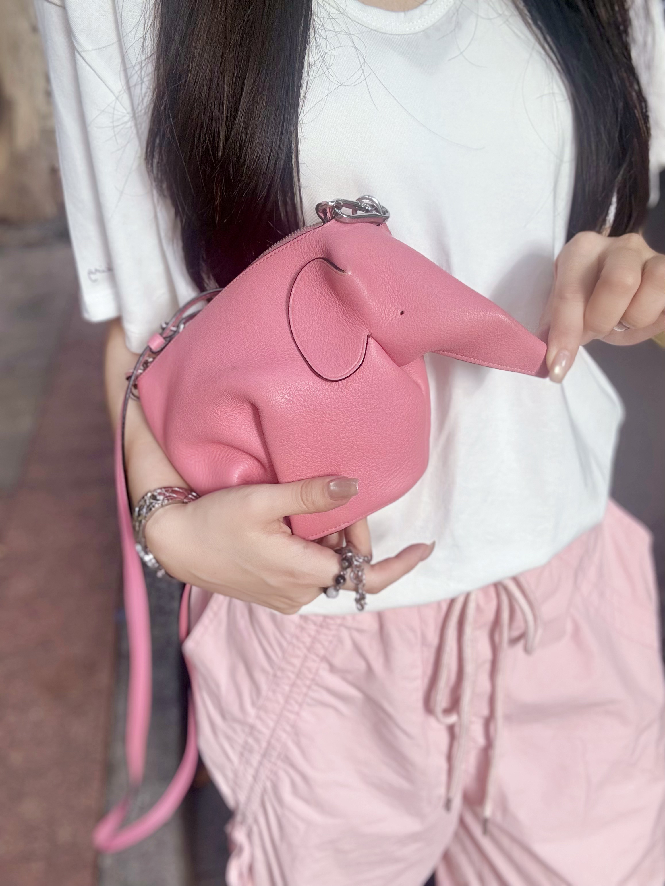 95新 LOEWE/罗意威 Loewe 怪怪 粉色小象斜挎包