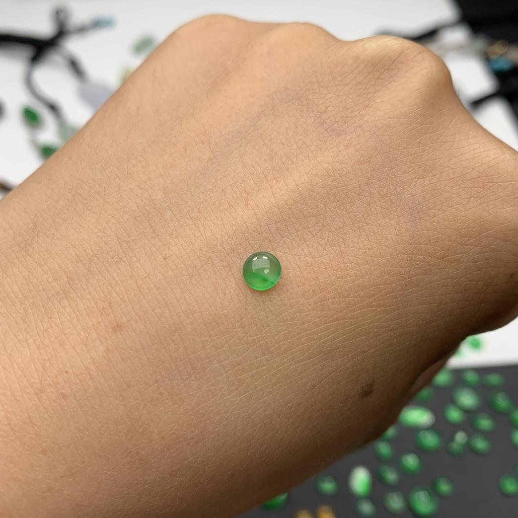 缅甸翡翠甜阳绿飘金丝阳绿蛋面