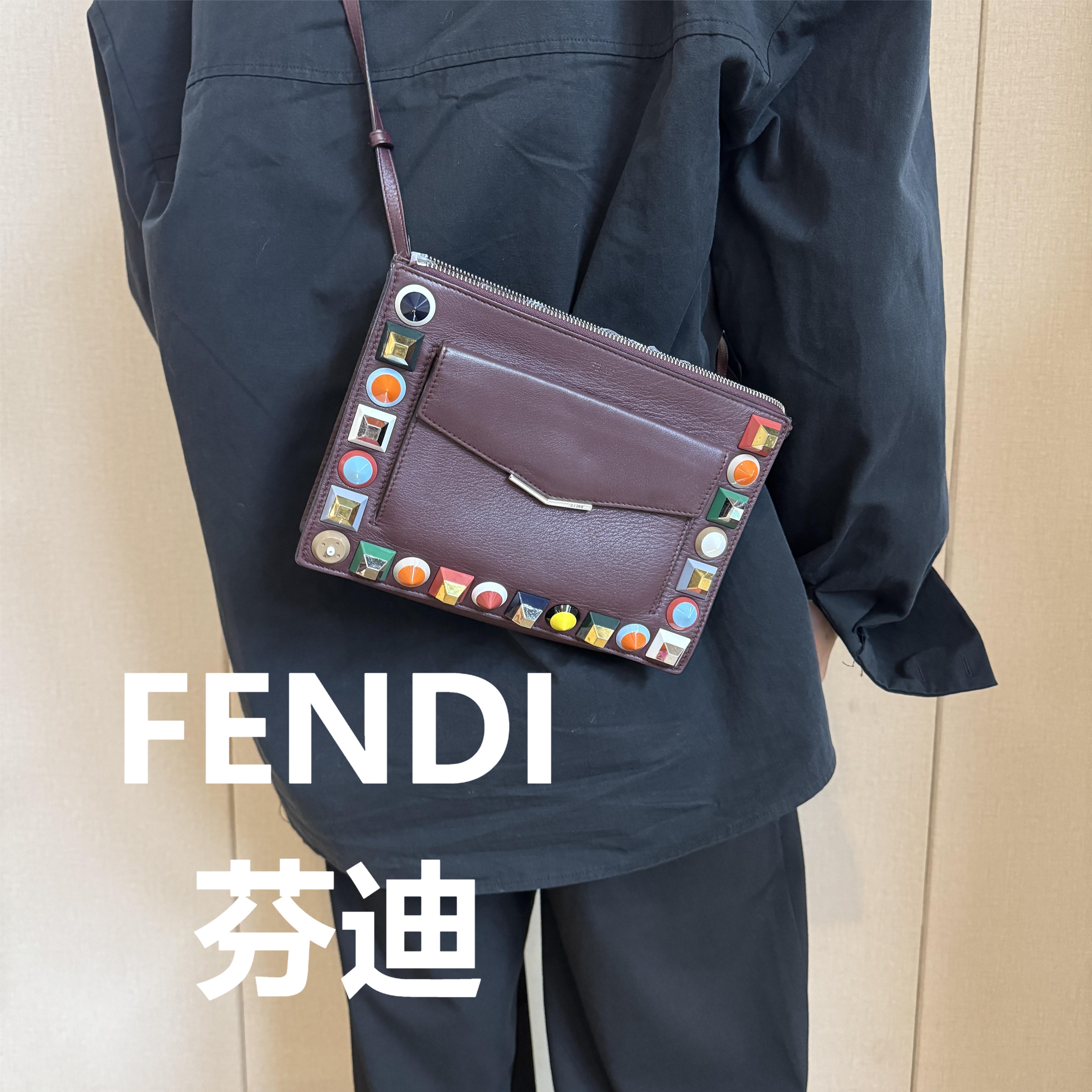 95新 FENDI/芬迪 牛皮铆钉单肩斜跨包/50642