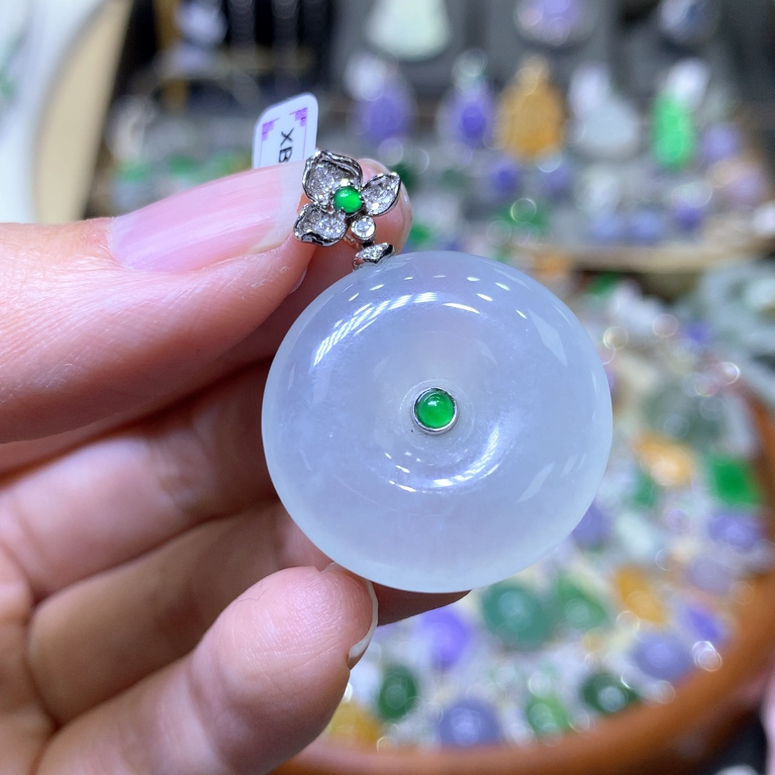 【闪购商品】翡翠颈饰18K金镶嵌翡翠吊坠项链