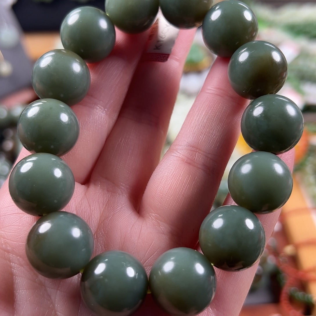 走***首和田玉未镶嵌手链