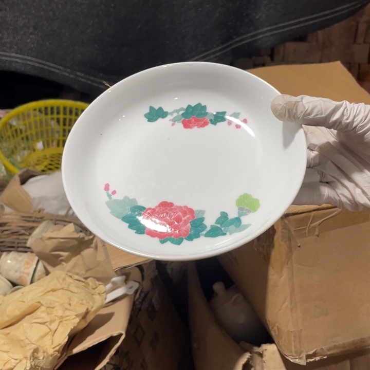 摆件陶瓷盘子碗砂锅都有