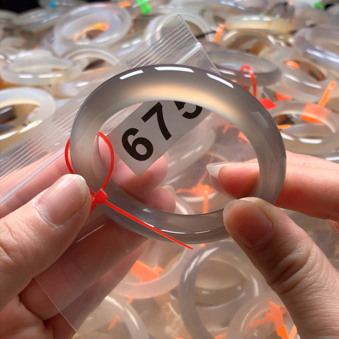 玛瑙/玉髓手镯未镶嵌