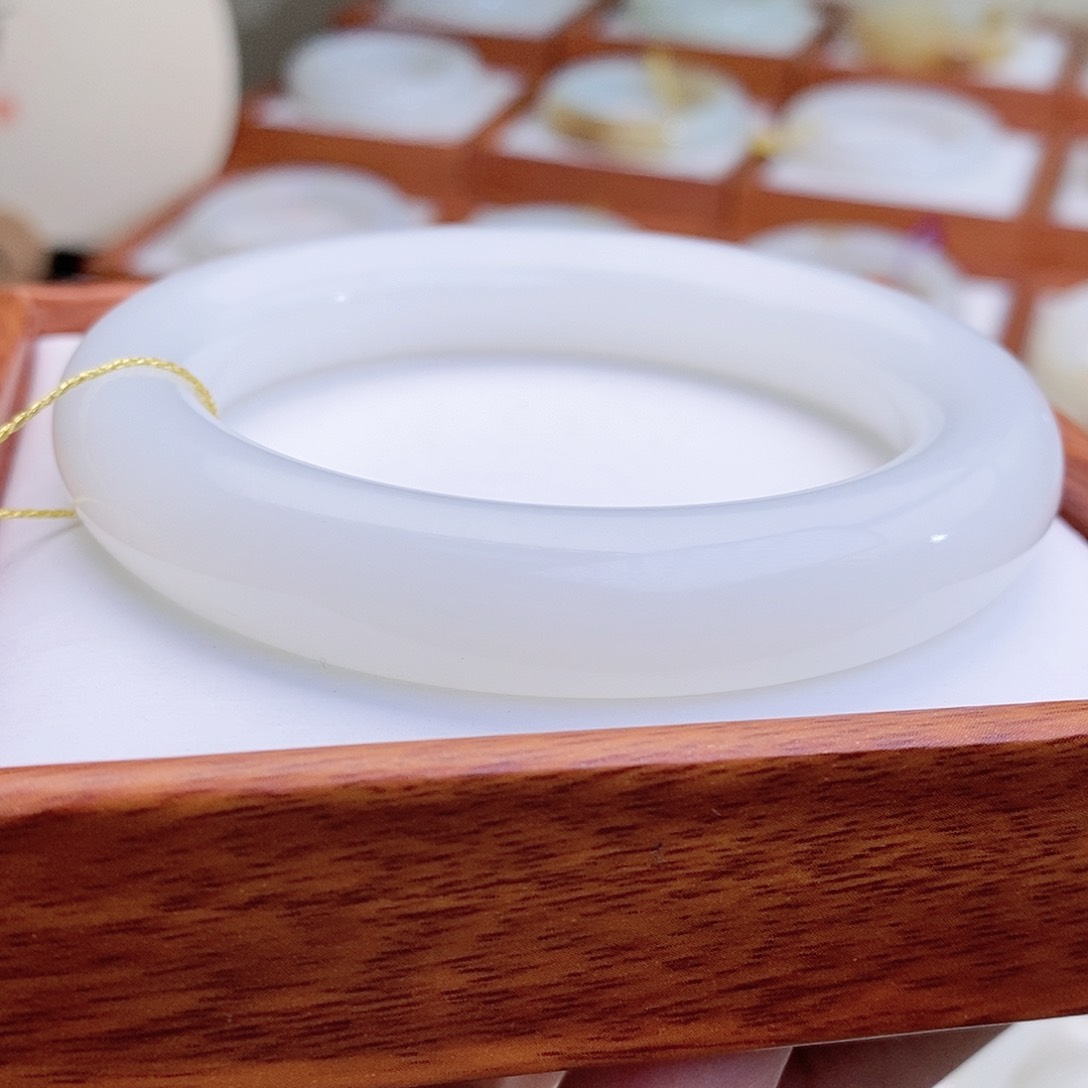 和田玉手镯未镶嵌57.5