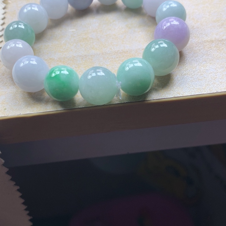 翡翠手镯未镶嵌吊坠