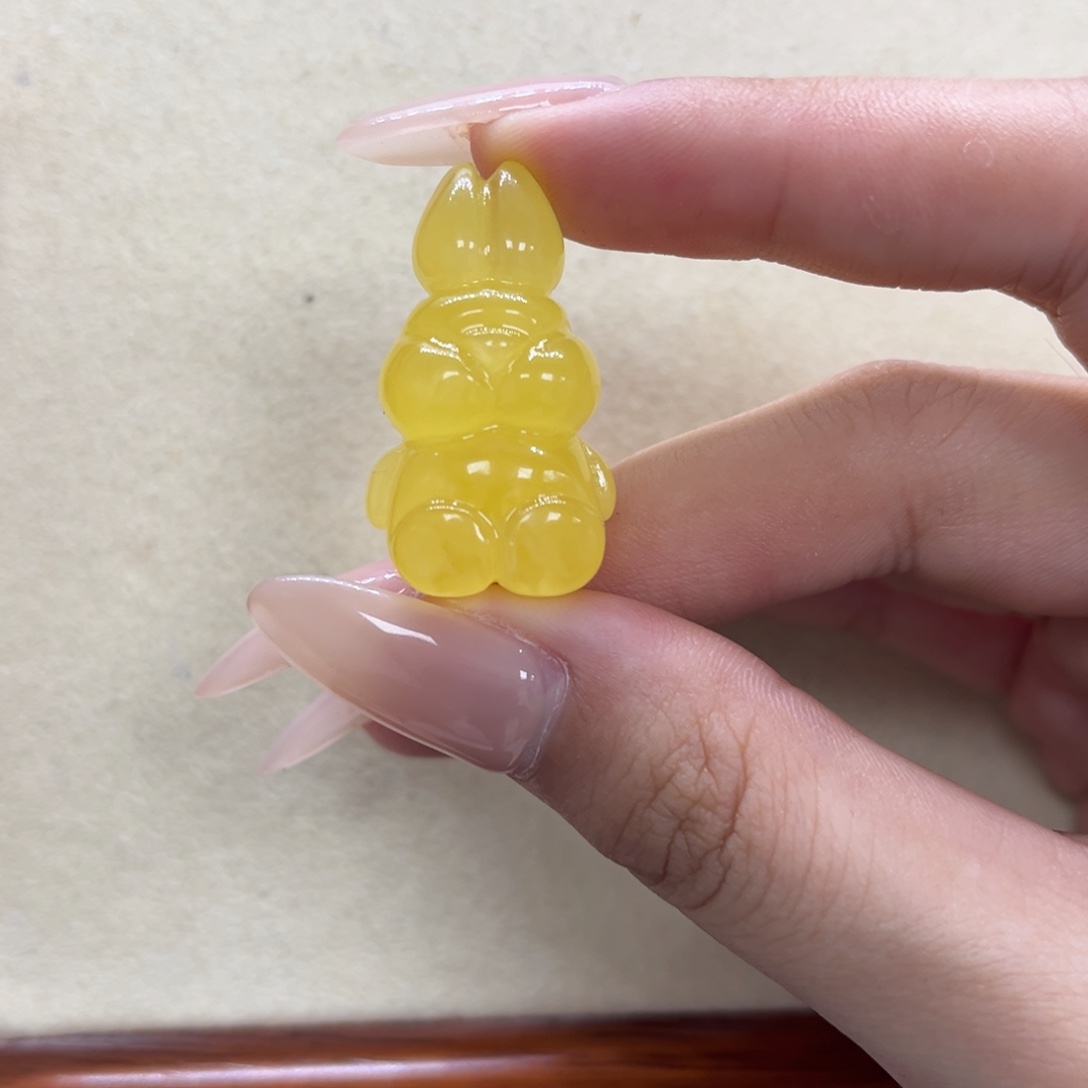 琥珀未镶嵌裸石天然琥珀蜜蜡兔子