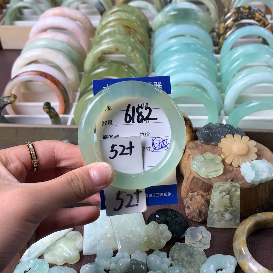 蛇纹石玉手镯未镶嵌6182