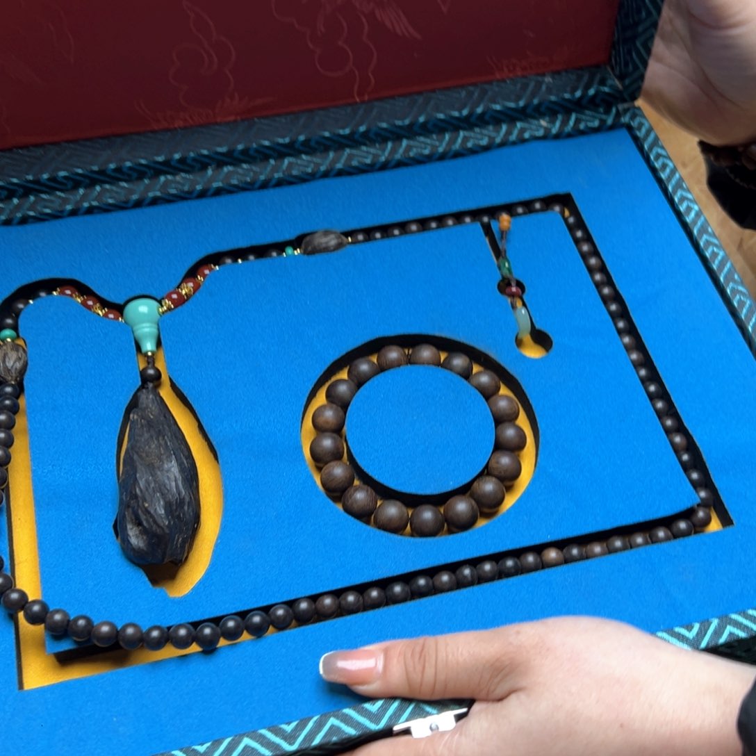 大叶紫檀（黑酸枝木类）