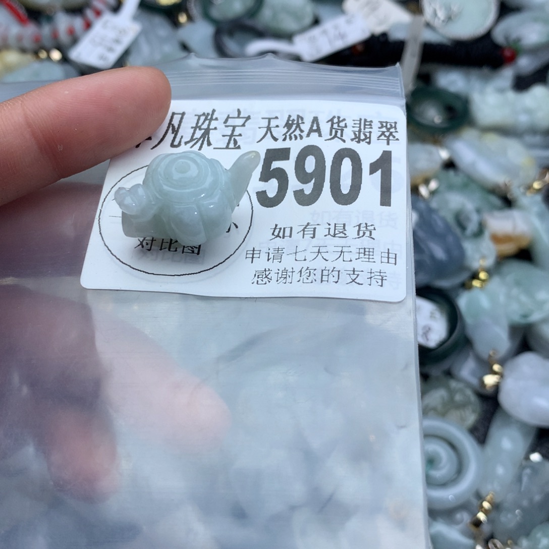 翡翠颈饰未镶嵌5901。