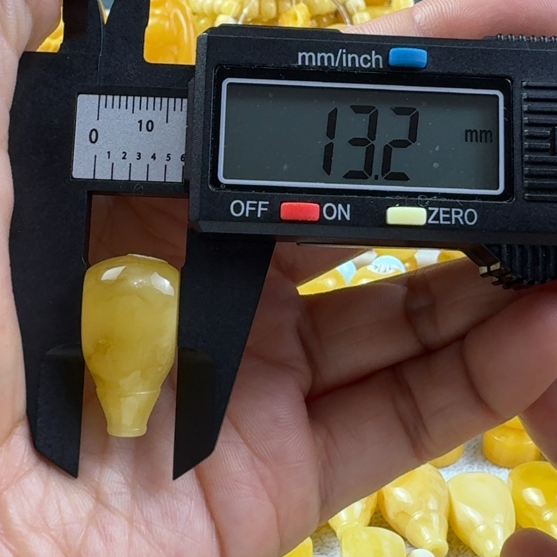 老***6蜜蜡未镶嵌裸石32杂