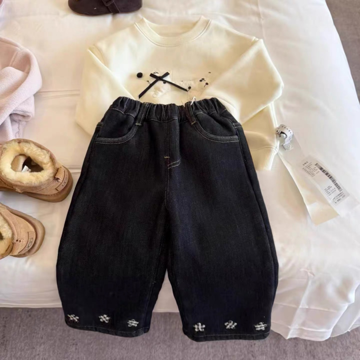 女童加绒裤子2025冬季新款小童羊驼绒花朵格子贴布洋气直筒牛仔裤