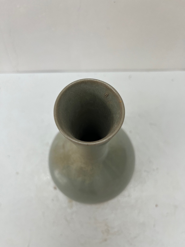 汝窑胆瓶、釉水温润、做工精细、包浆浑厚、器型规整！