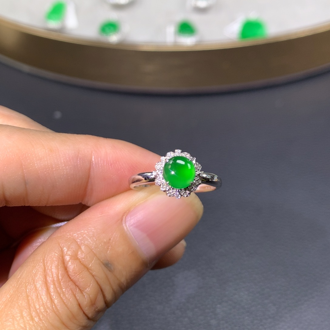 翡翠戒指18K金镶嵌翡翠