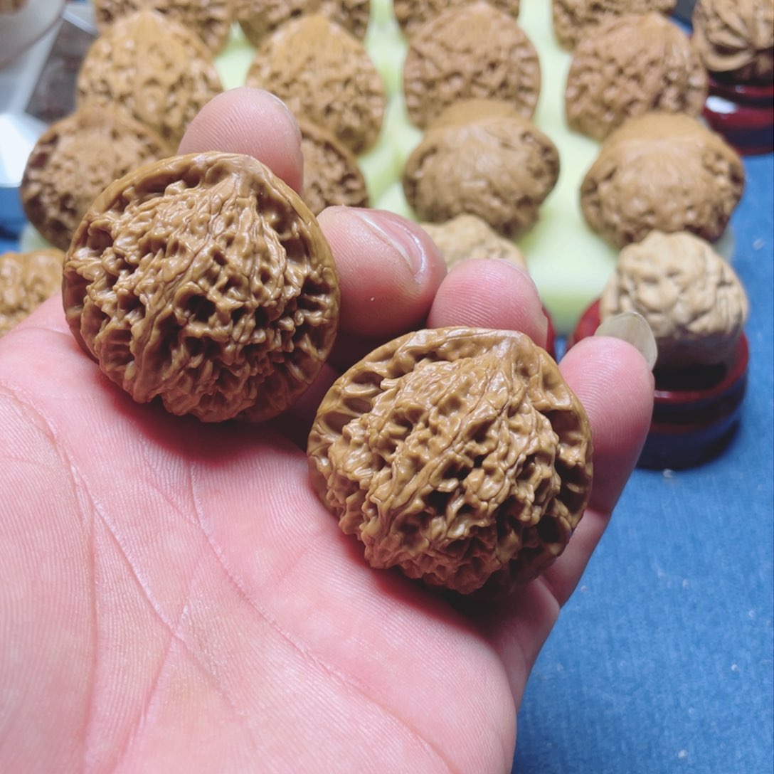 文玩核桃把件水龙纹