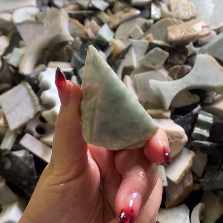 翡翠颈饰未镶嵌天然翡翠