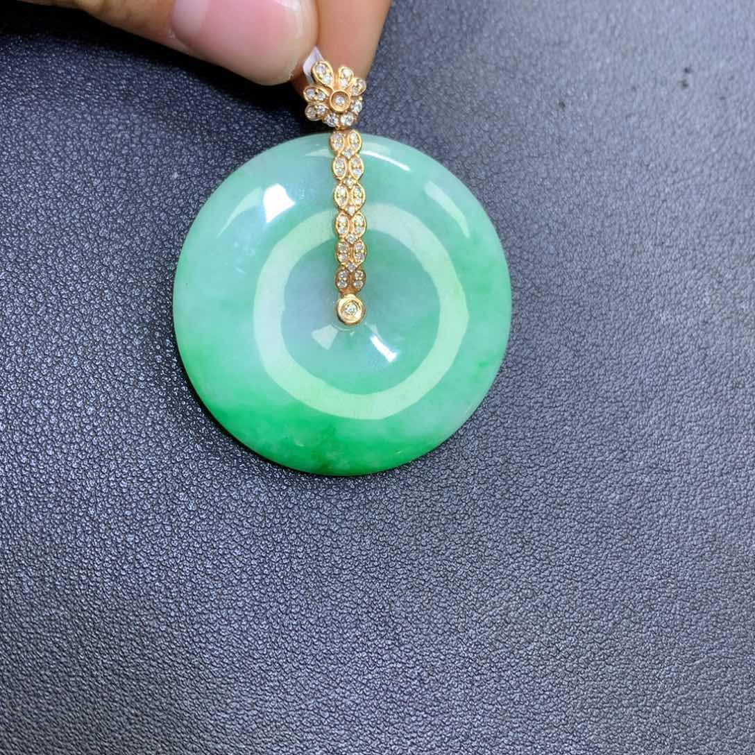 翡翠颈饰18K金镶嵌翡翠