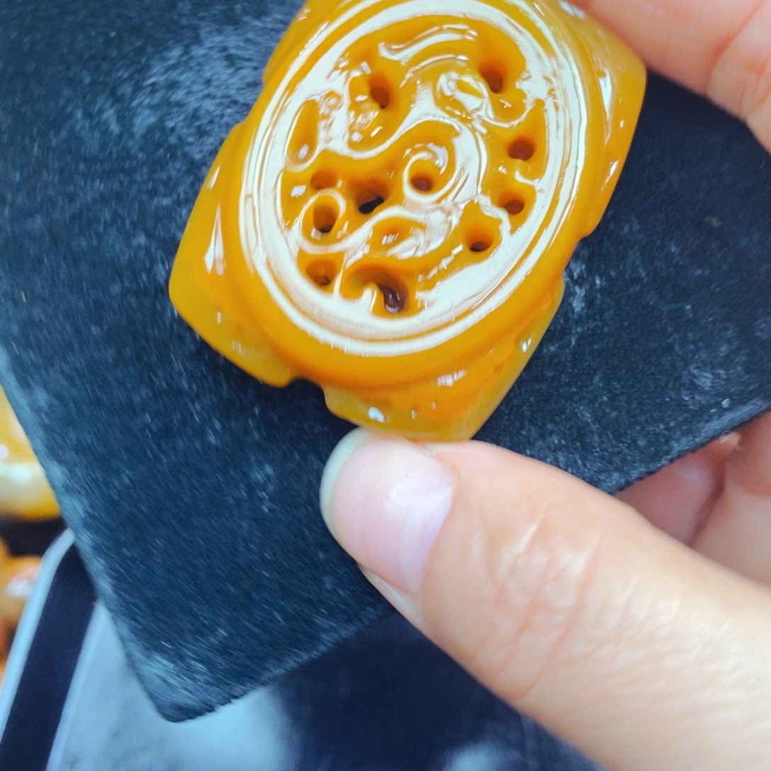 未镶嵌石英质玉（黄龙玉）吊坠(不含链)