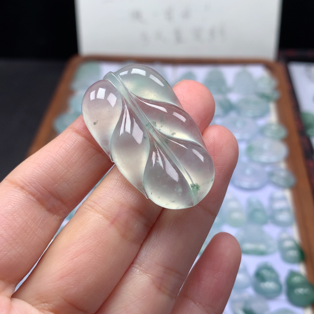 颈饰未镶嵌翡翠高冰飘花大叶子