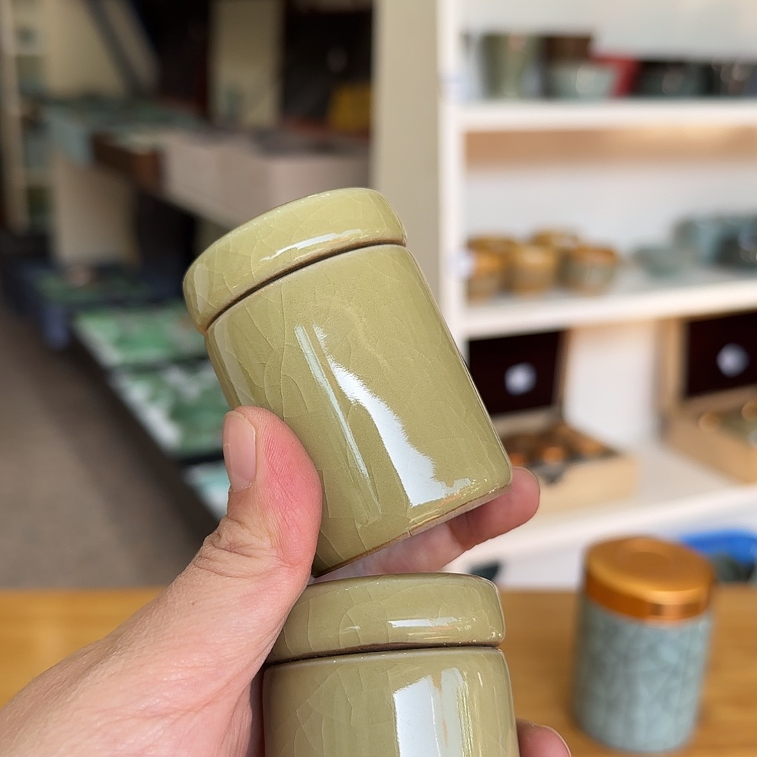 龙泉敬悦青瓷品茗杯微暇