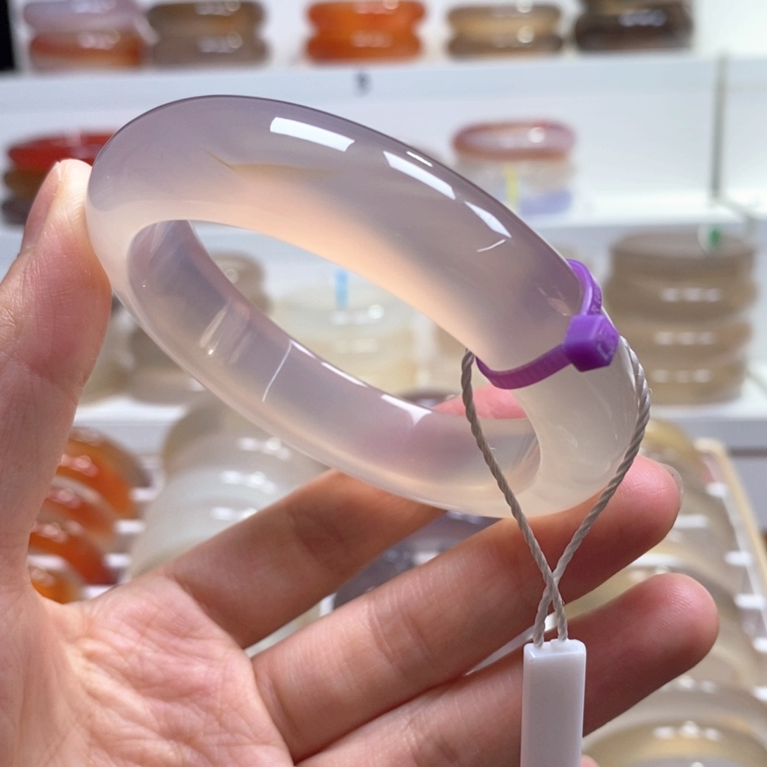 玛瑙/玉髓手镯未镶嵌t****?