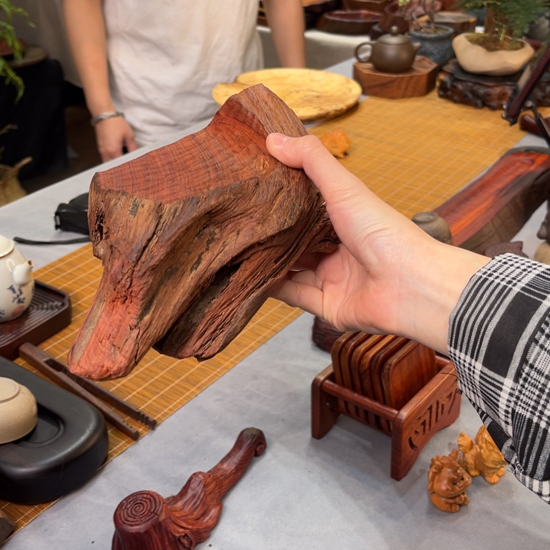 缅甸花梨随形工艺底座