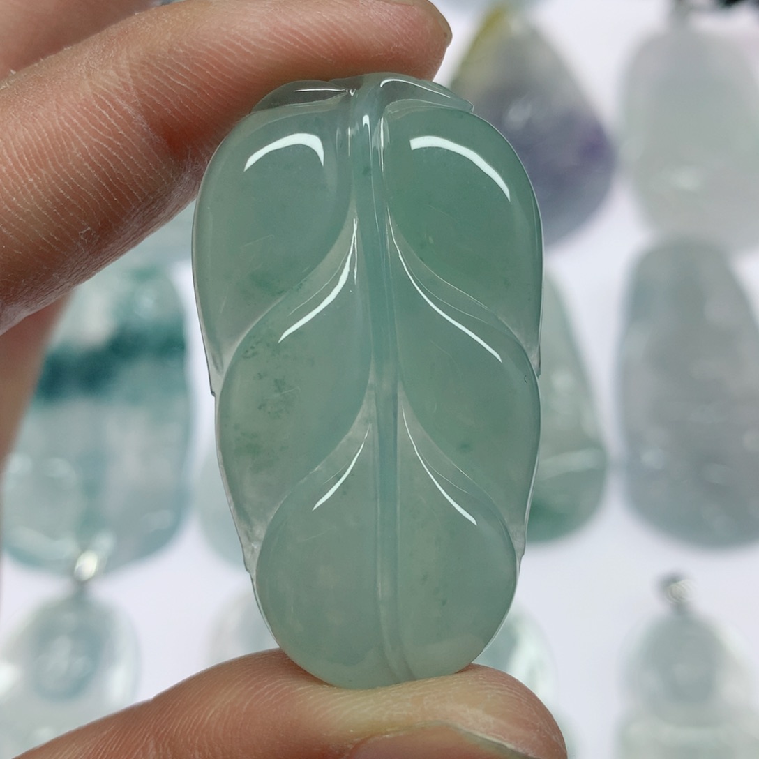 翡翠颈饰未镶嵌叶子