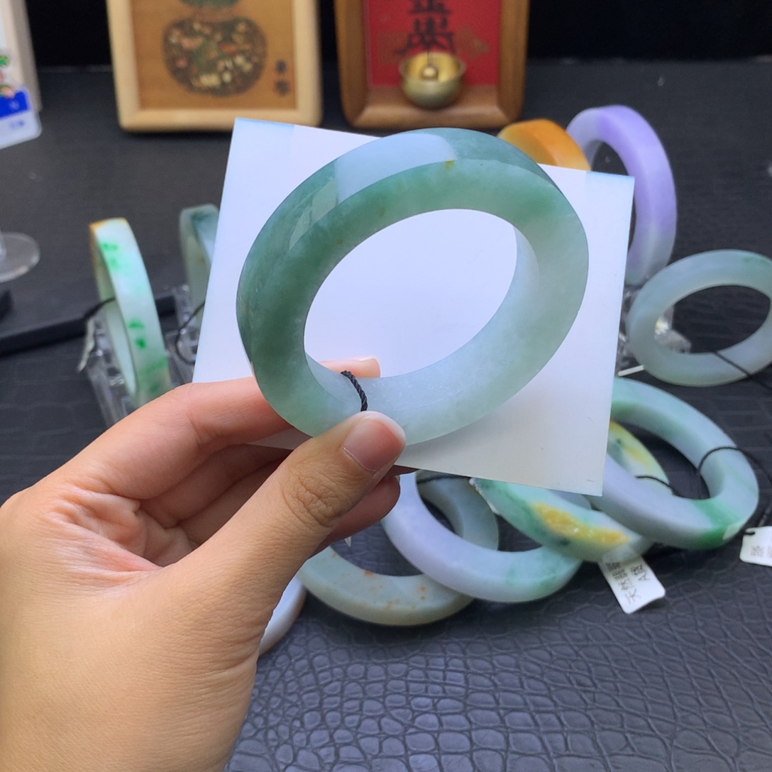 定制翡翠未镶嵌翡翠手镯