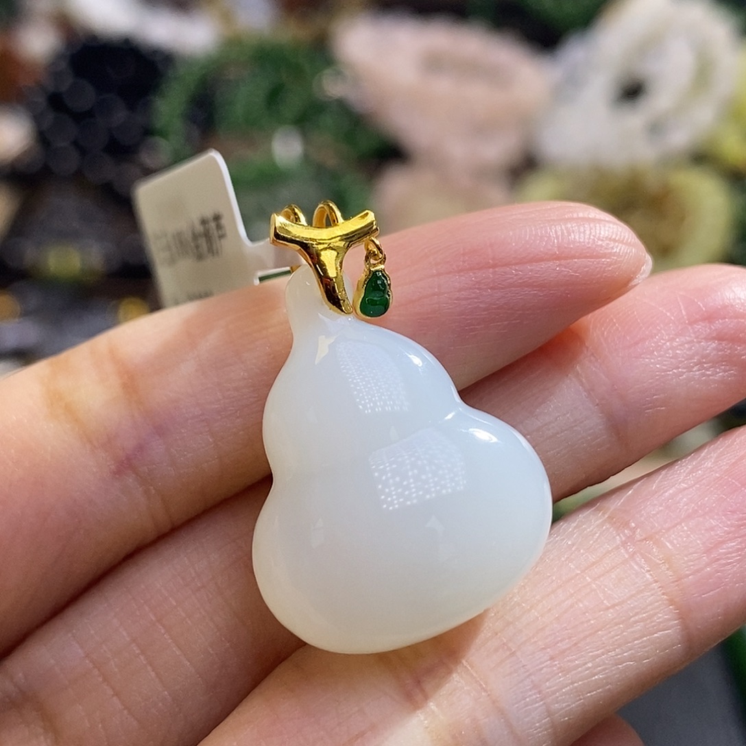 和田玉未镶嵌颈饰老矿料金镶白玉葫芦毕业级