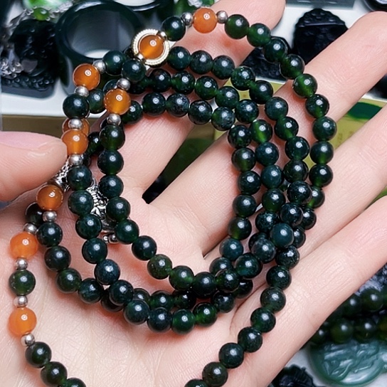 蛇纹石玉颈饰合金