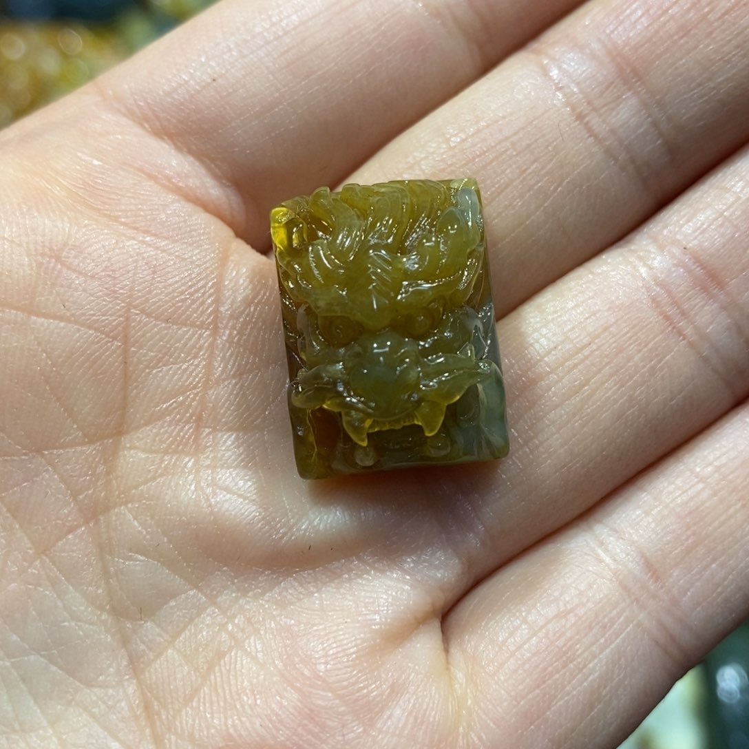 蛇纹石玉颈饰未镶嵌凡*