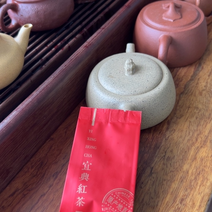 茶壶紫砂茶叶。      