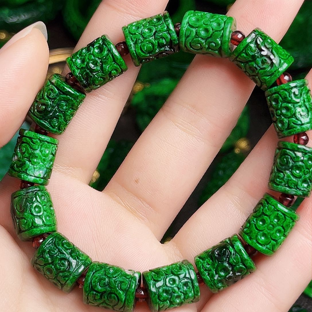 颈饰未镶嵌翡翠多样性