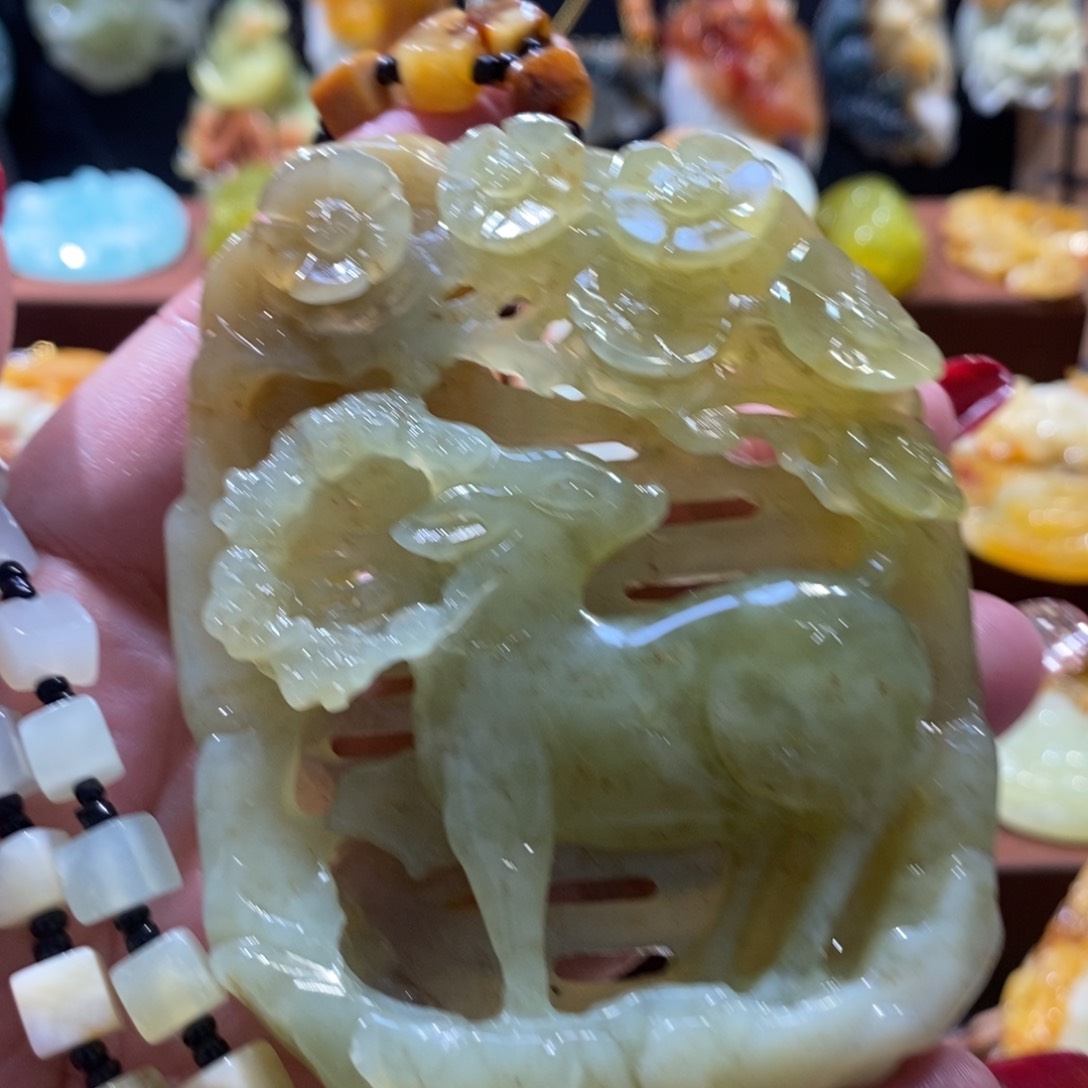 蛇纹石玉颈饰未镶嵌