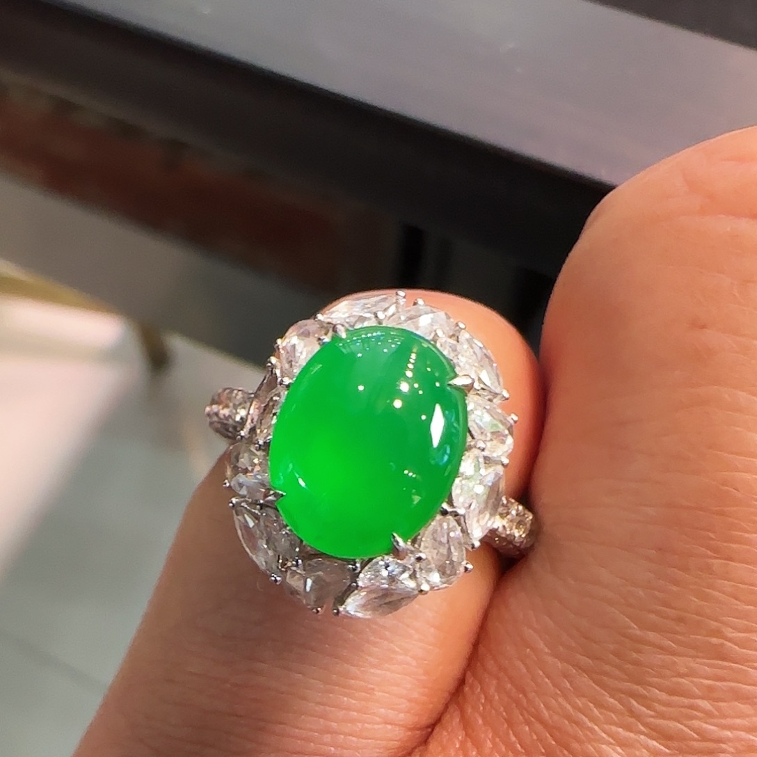 翡翠18K金镶嵌戒指