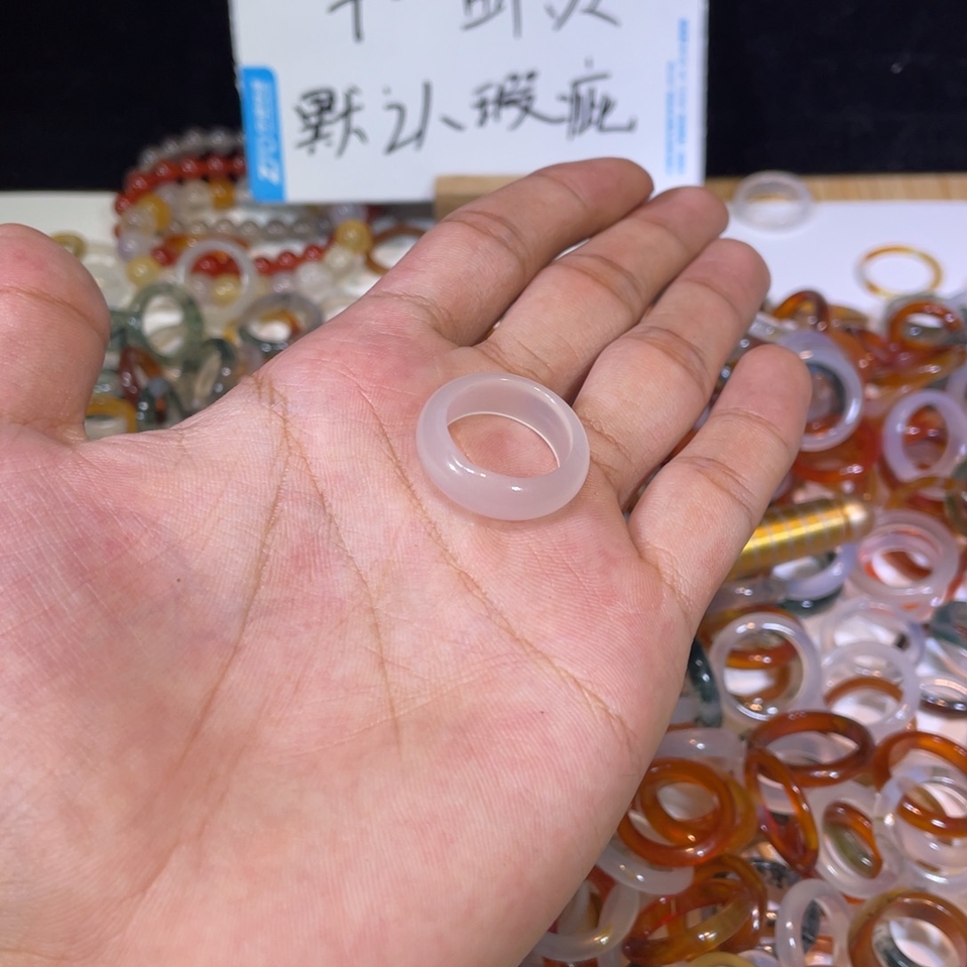 玛瑙/玉髓戒指未镶嵌175号港15 有瑕疵