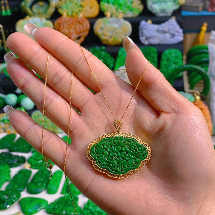 【闪购商品】翡翠颈饰18K金镶嵌如意锁