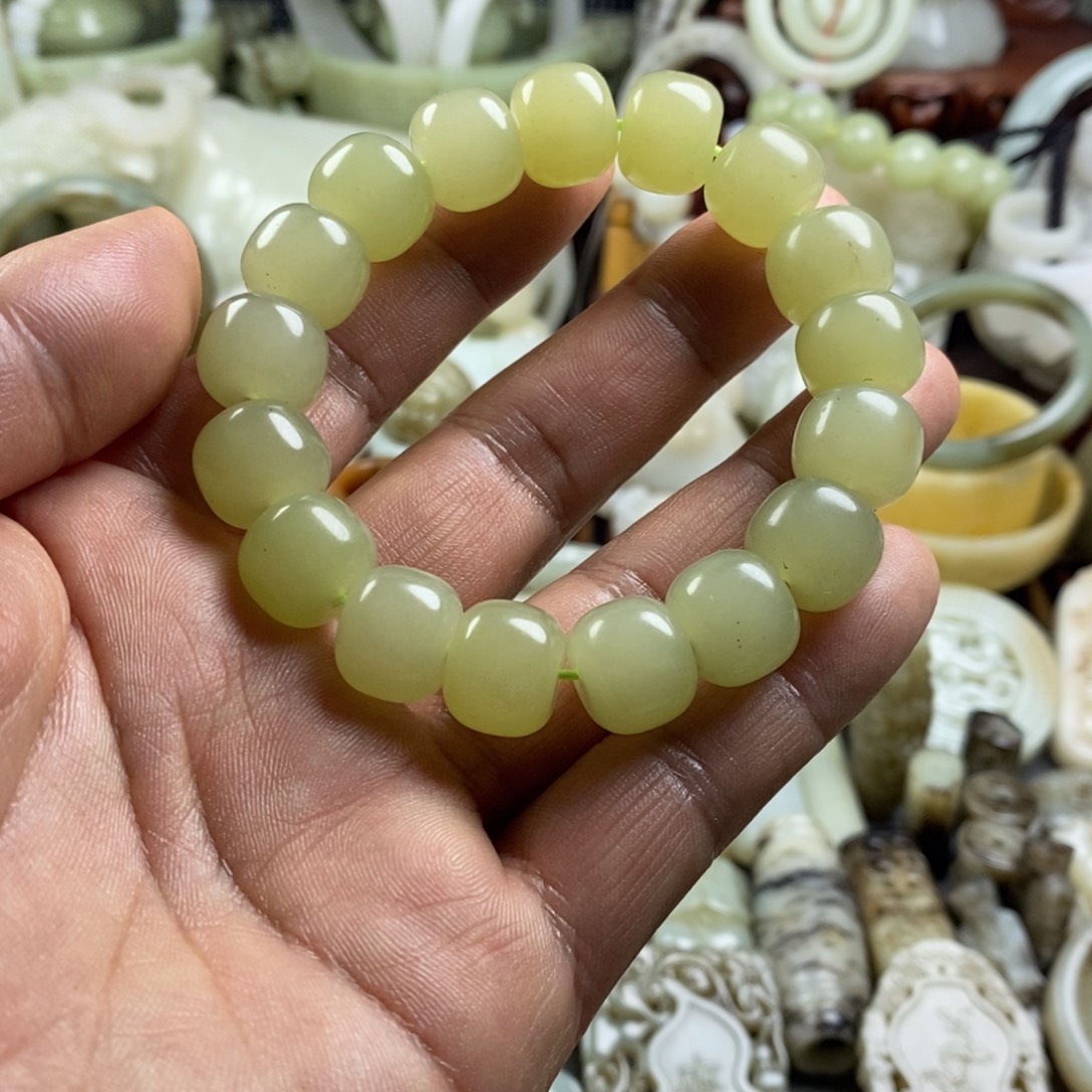 用****和田玉（糖玉）未镶嵌颈饰