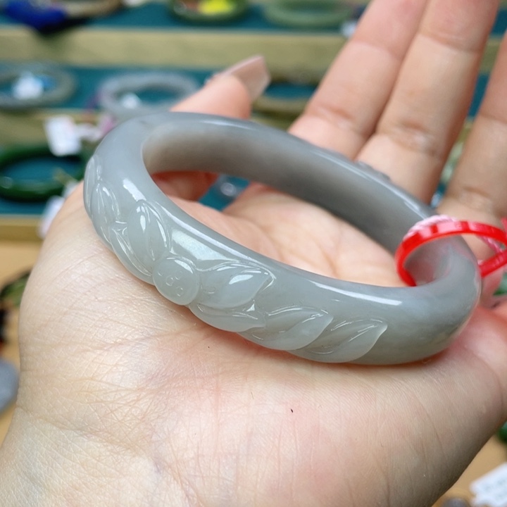 和田玉手镯60圈口。编号10贵妃镯未镶嵌