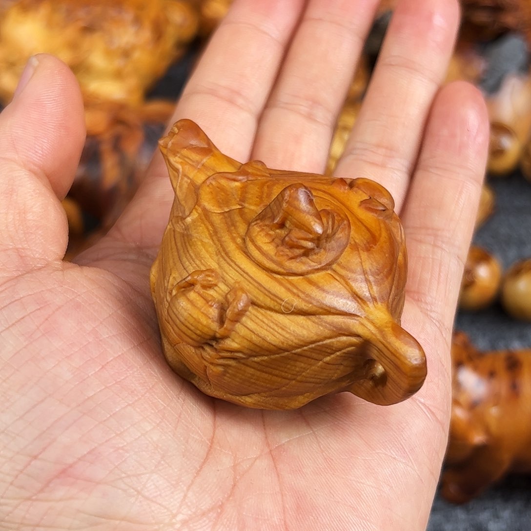 柏木太行崖柏透光手把件，果甜香