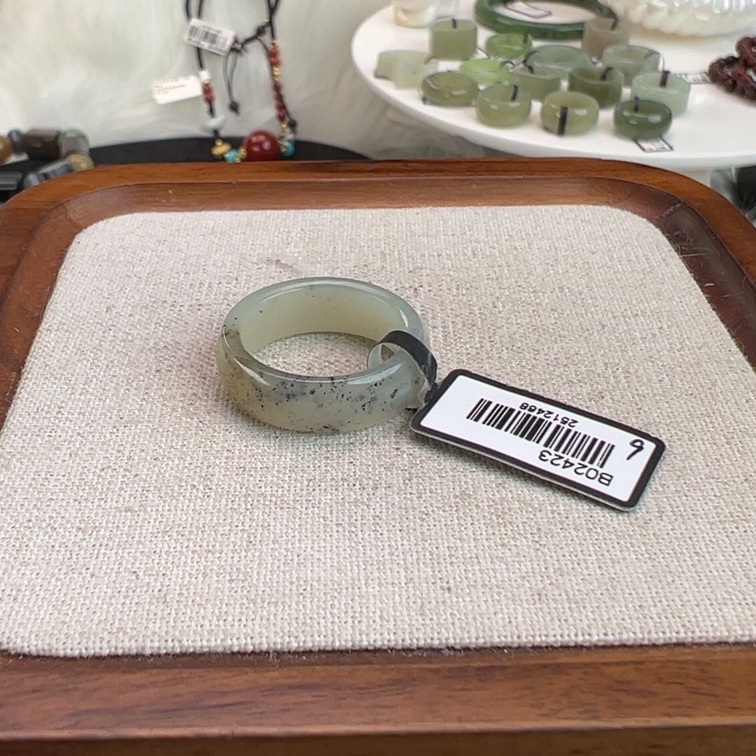 和田玉未镶嵌戒指w17楼兰点墨轮胎18.5不退换